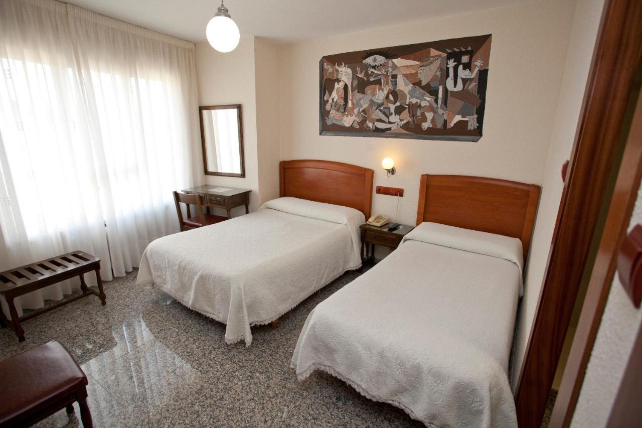 Hostal San Miguel Понферрада Екстер'єр фото