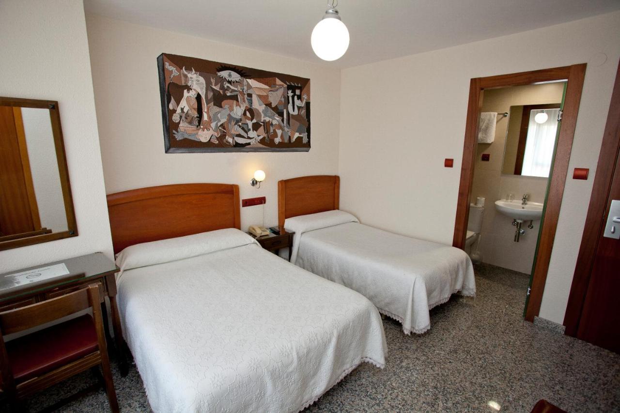 Hostal San Miguel Понферрада Екстер'єр фото